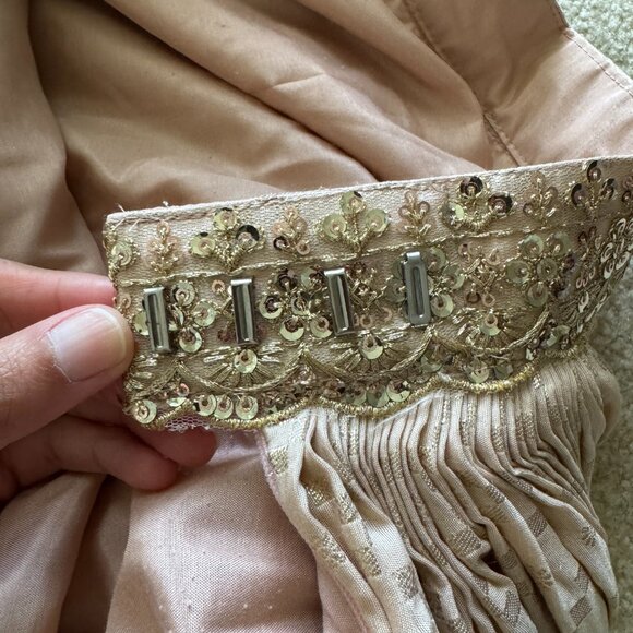 [NEW] Lashkaraa Nude and Gold Embroidered Lehenga XS - Picture 8 of 9